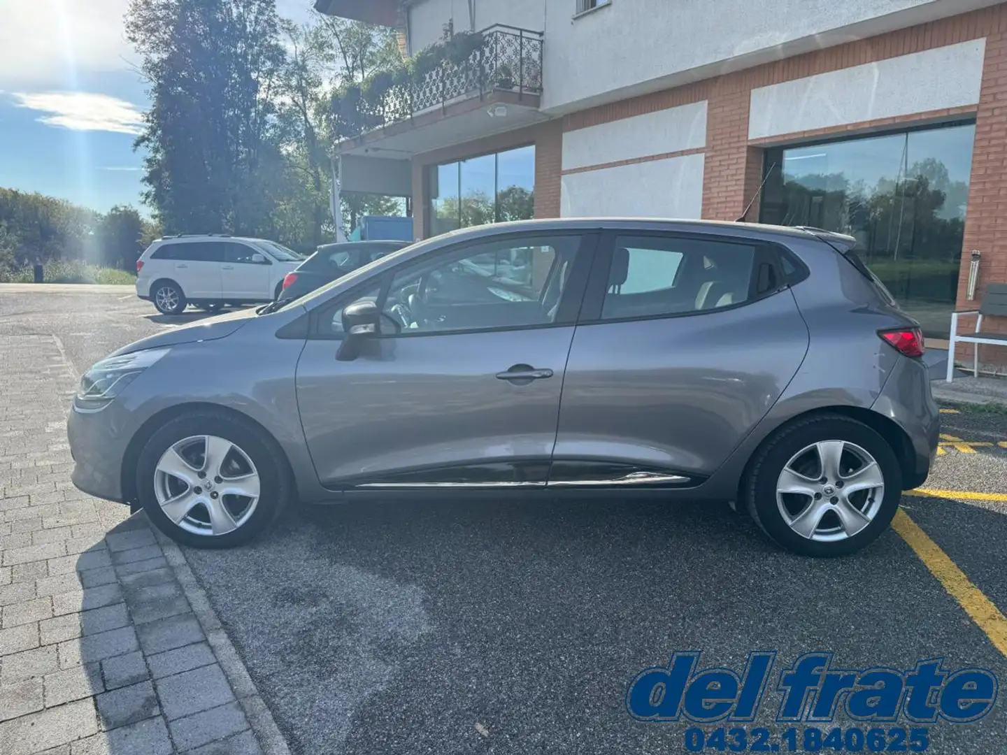 Renault Clio IV 1.2 75Cv 5 porte Expression Grigio - 2