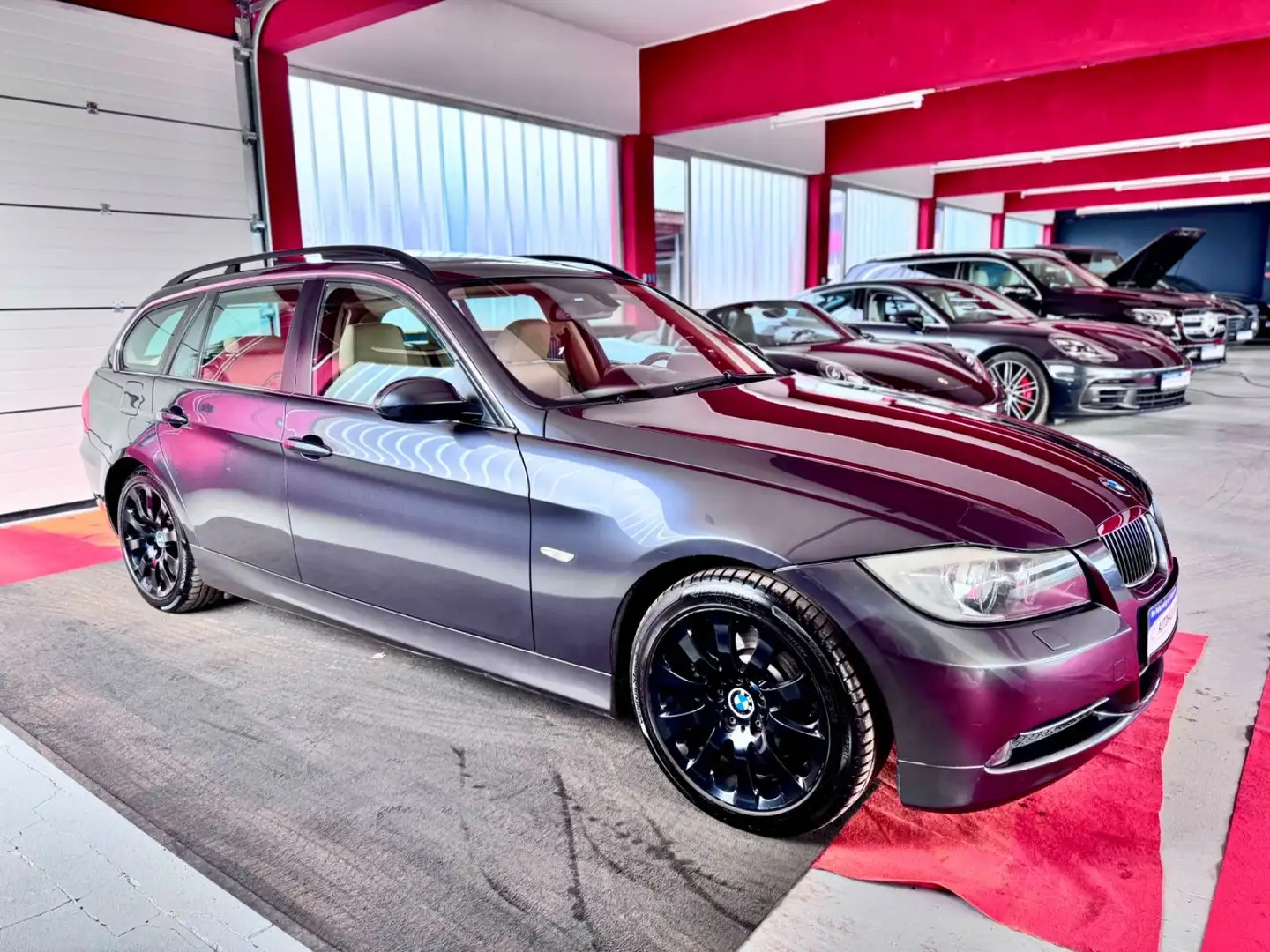 BMW 330 d Touring xDrive Automatik Pano Leder Navi Grau - 2