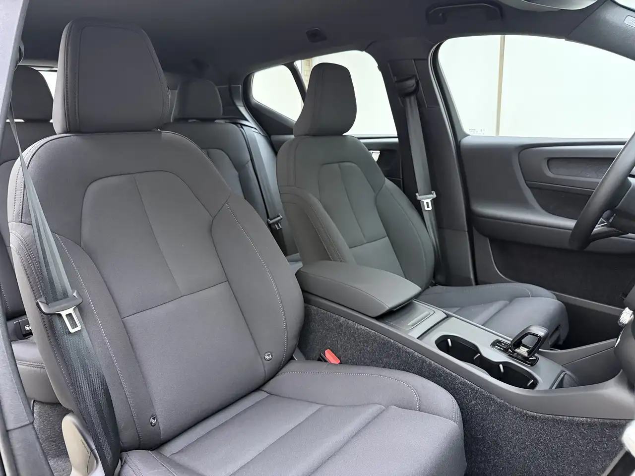 Volvo EX40 2026