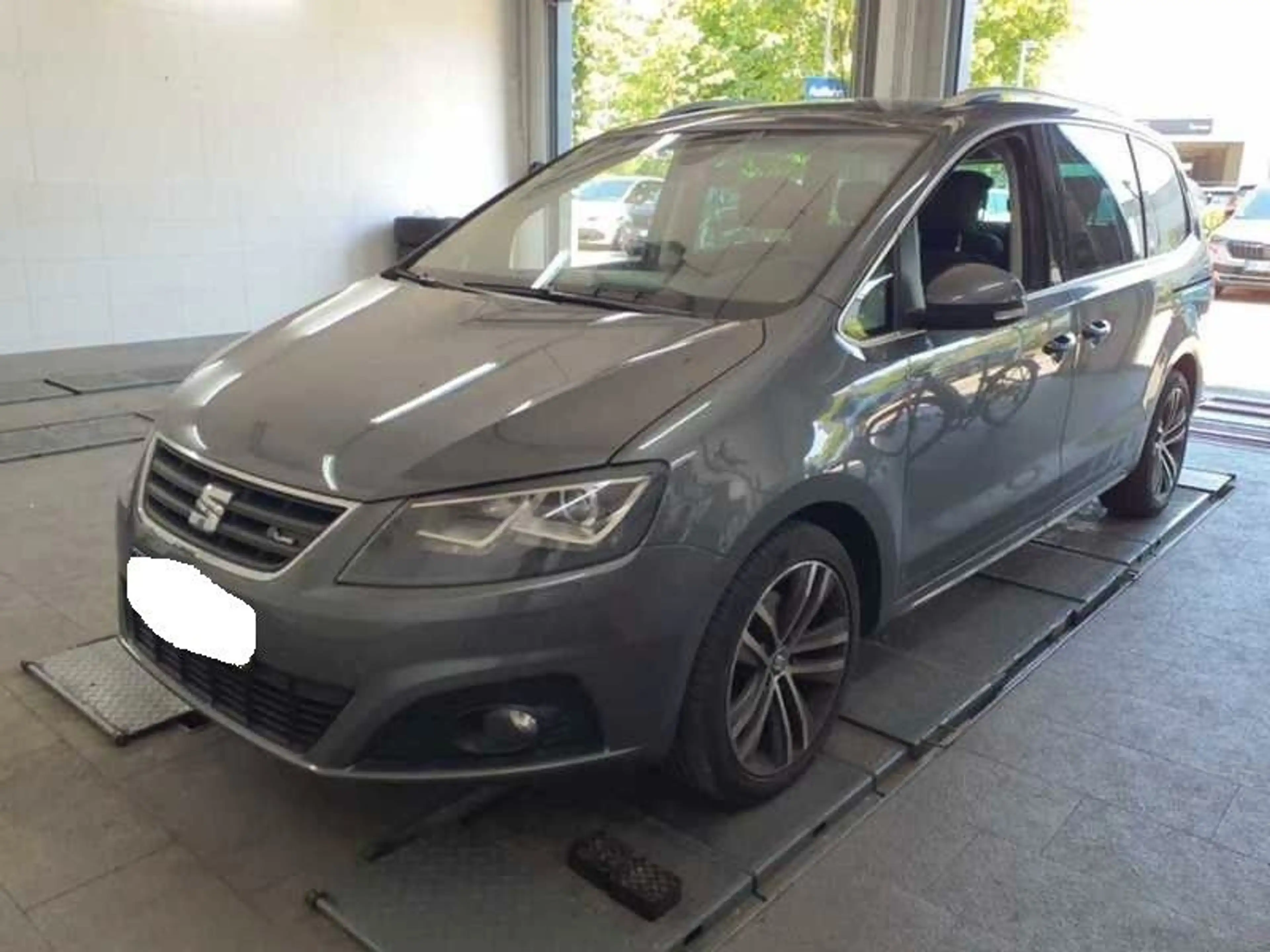 SEAT Alhambra FR-Line **7-SITZER/DAB/XENON/NAVI/AHK**
