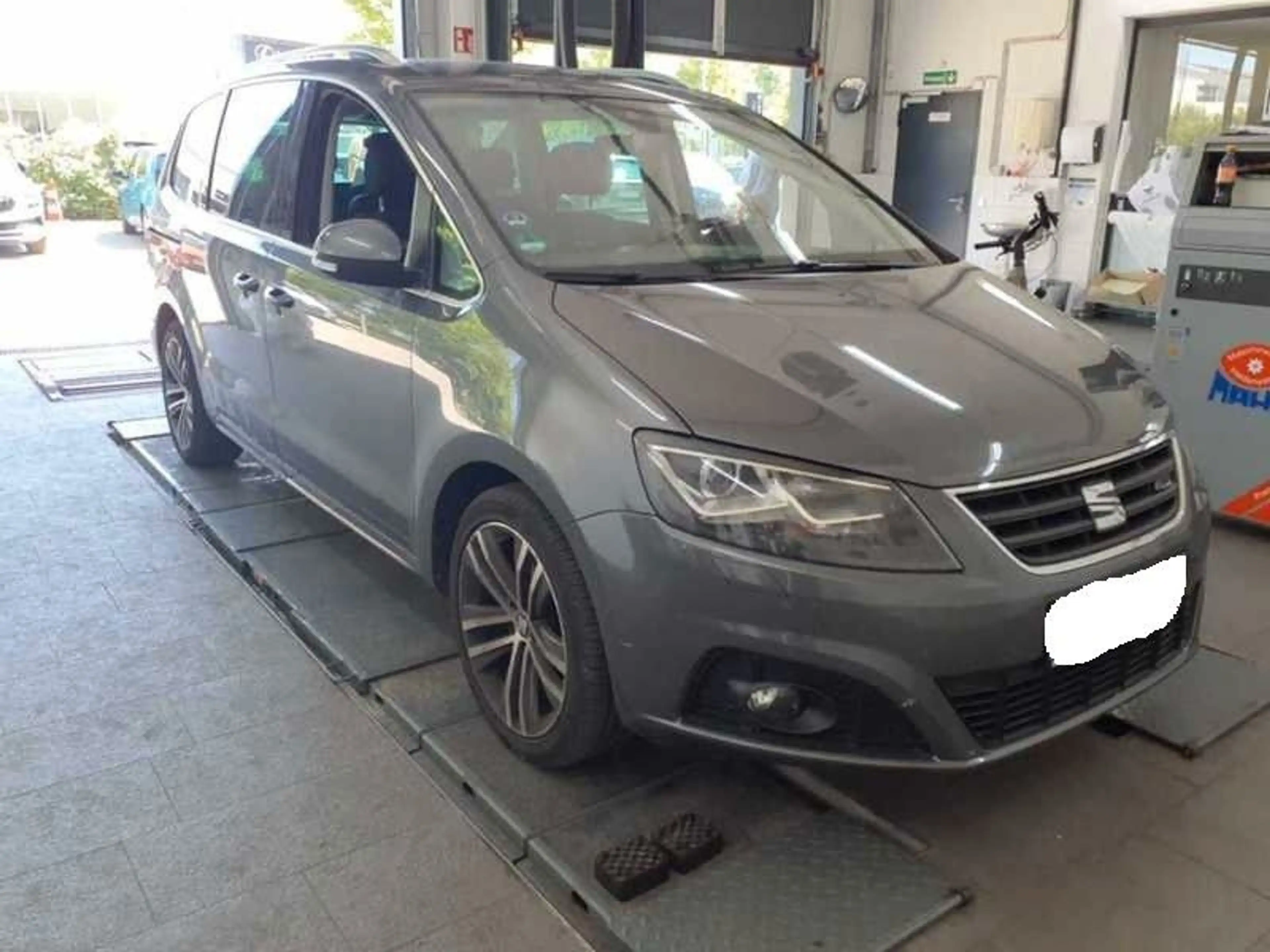 SEAT Alhambra FR-Line **7-SITZER/DAB/XENON/NAVI/AHK** — photo 2