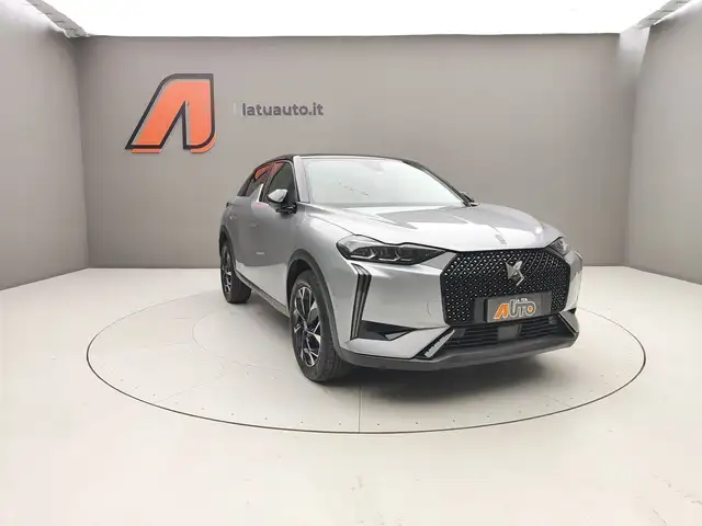 DS Automobiles DS 3 view 5