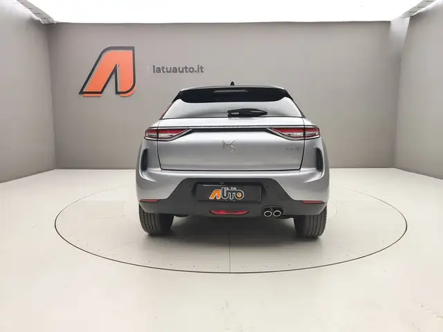 DS Automobiles DS 3 view 8