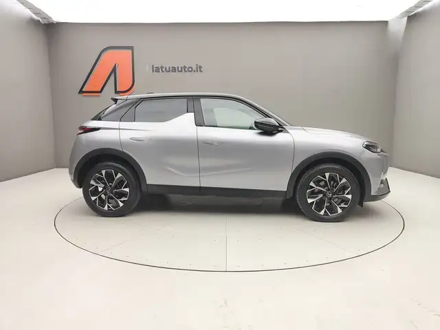 DS Automobiles DS 3 view 10