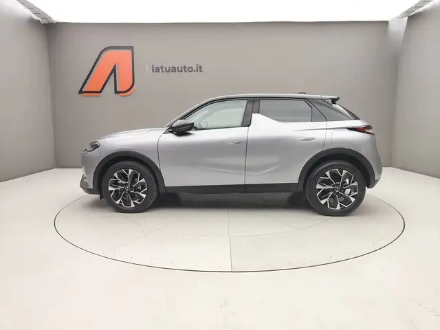 DS Automobiles DS 3 view 6