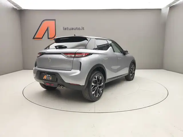 DS Automobiles DS 3 view 9