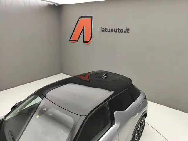DS Automobiles DS 3 view 2