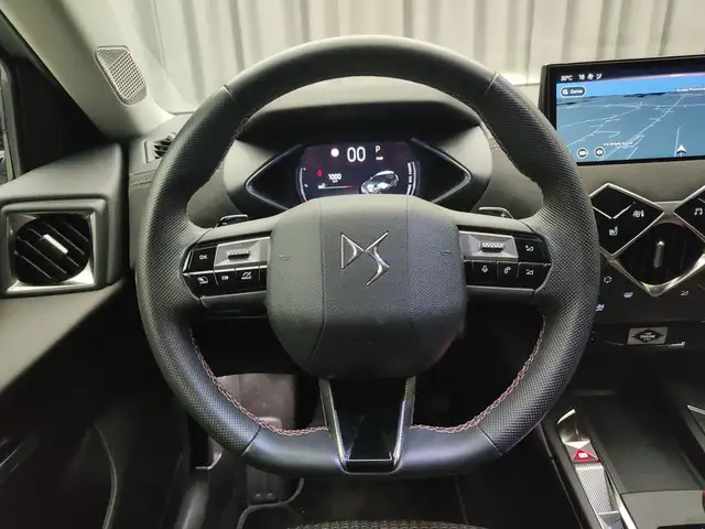 DS Automobiles DS 3 view 12