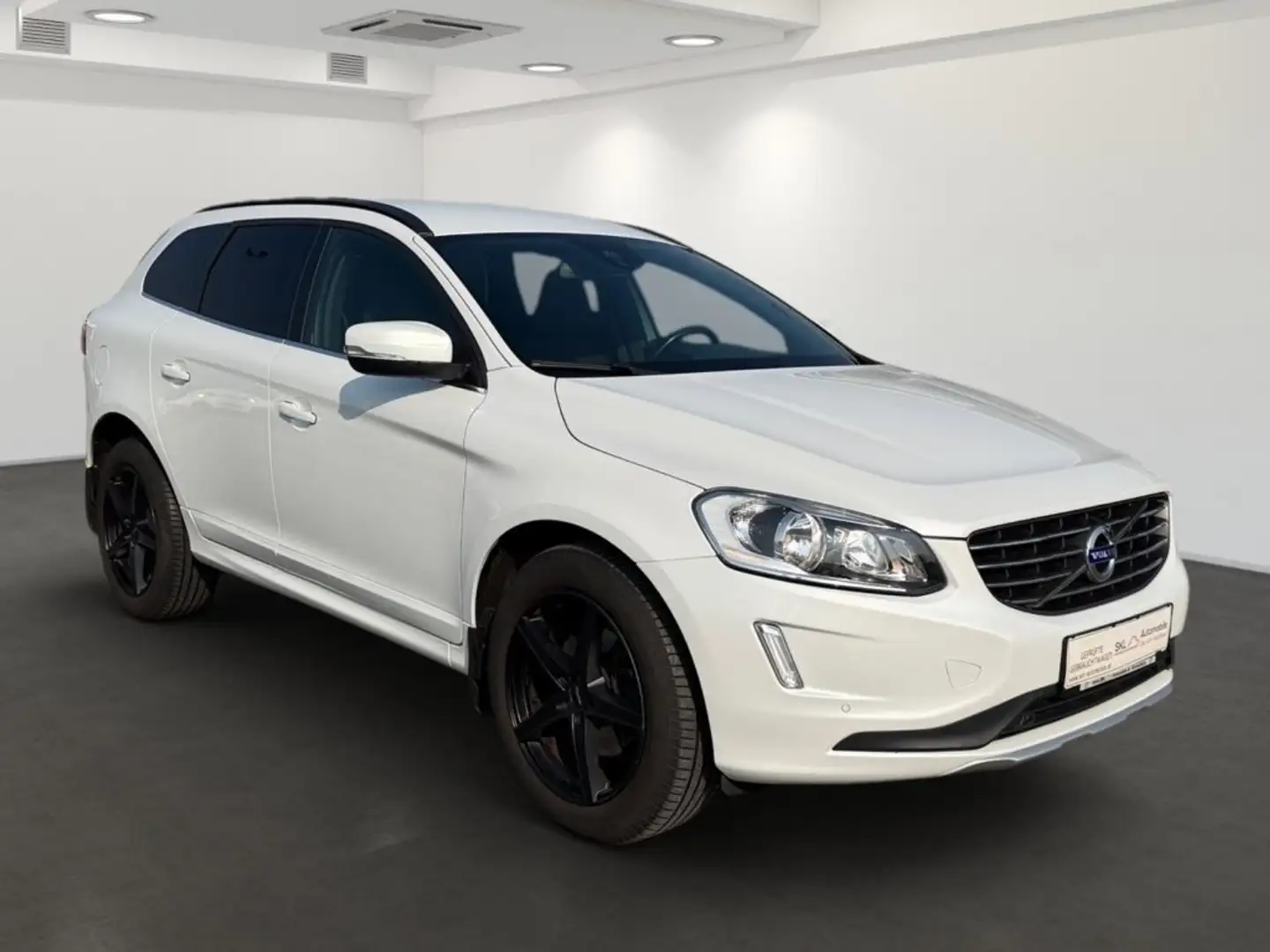 Volvo XC60 D5 AWD Geartronic Momentum Weiß - 2