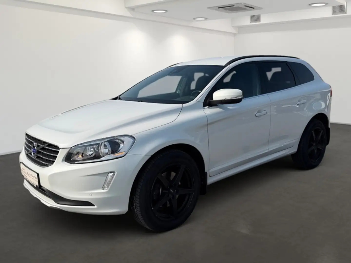 Volvo XC60 D5 AWD Geartronic Momentum Weiß - 1