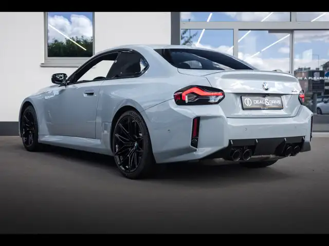 BMW M2 view 3