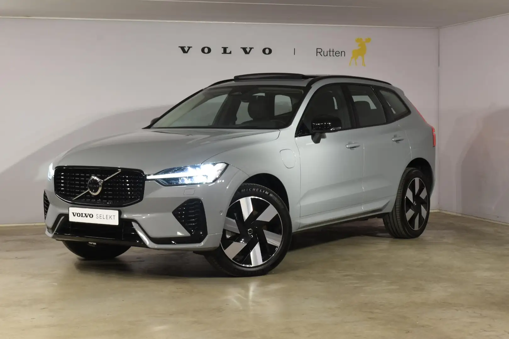 Volvo XC60 T6 350PK Automaat Plug-in Hybrid AWD Ultra Dark / Grijs - 2