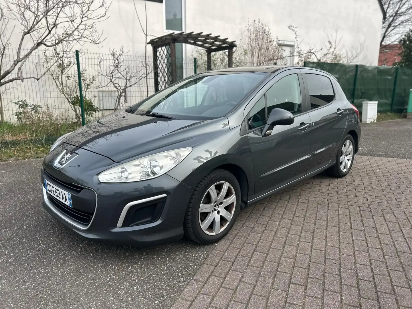Peugeot 308 1.6 e-HDi 112ch FAP BMP6 BLUE LION Féline - 1