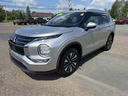 Silver 2025 Mitsubishi Outlander SUV / Crossover Automatic