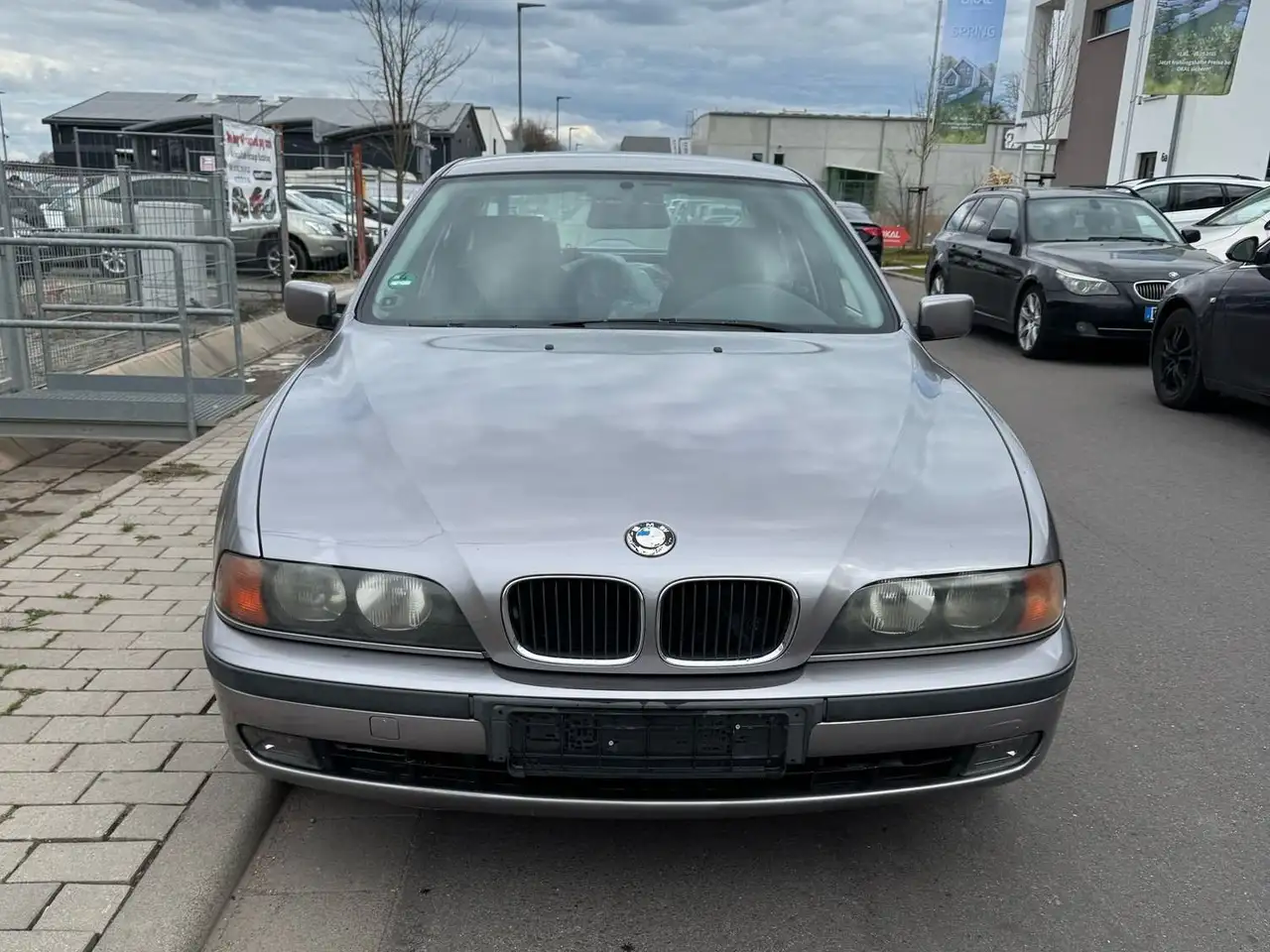 BMW 523