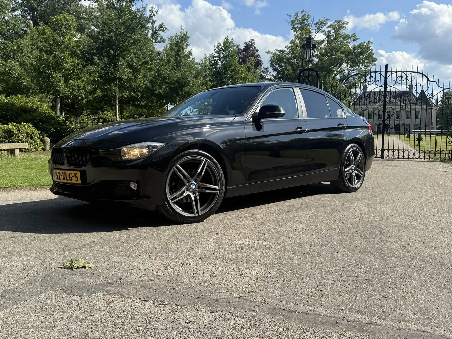 BMW 330 320i Executive Noir - 1