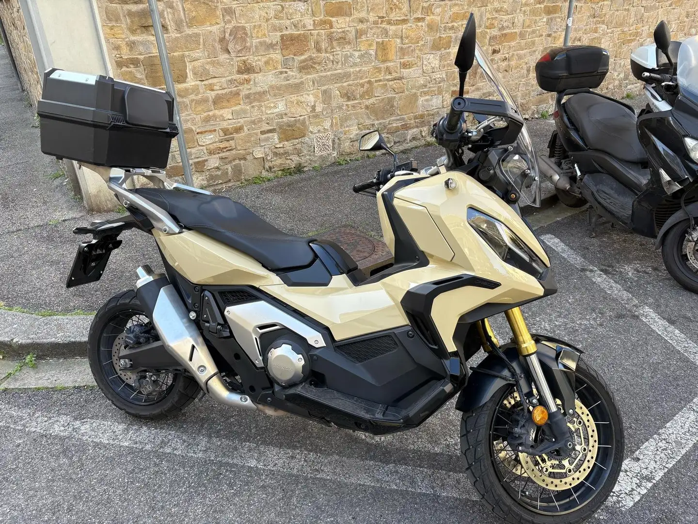 Honda X-ADV DCT Travel Edition Bej - 1