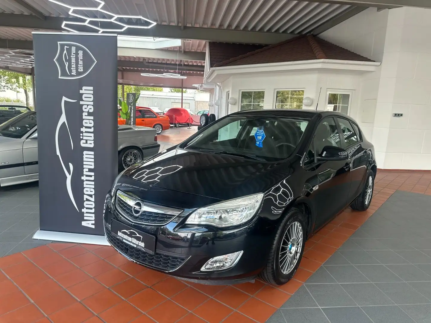Opel Astra J Lim. 5-trg. Edition * TOP / Garantie * Noir - 1