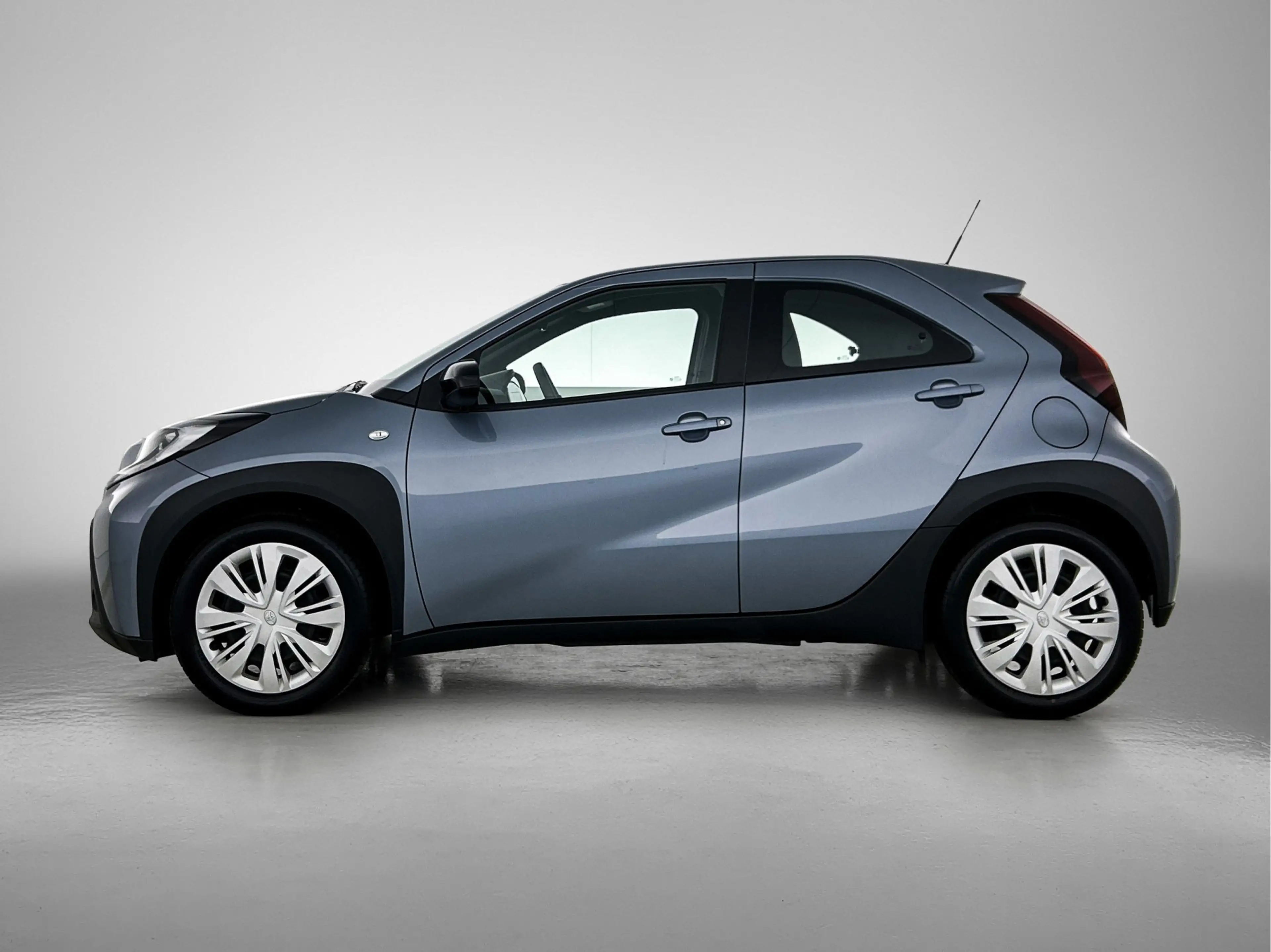 Toyota Aygo X 1.0 VVT-i MT Play — photo 3