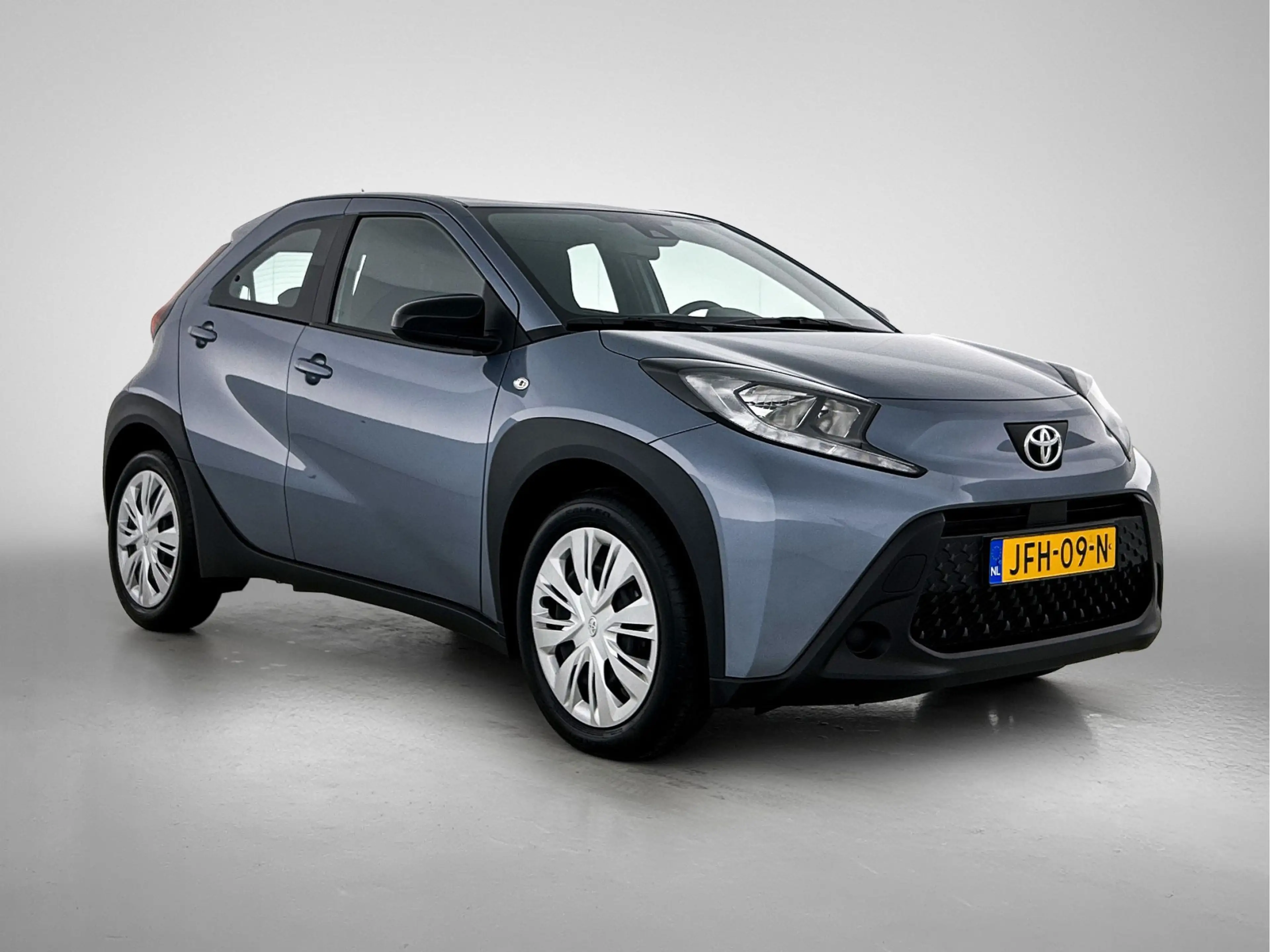 Toyota Aygo X 1.0 VVT-i MT Play — photo 13
