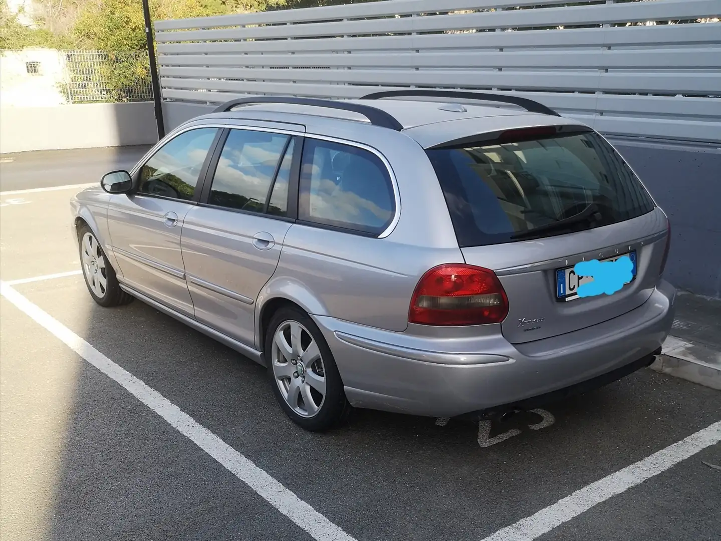 Jaguar X-Type Wagon 3.0 V6 Executive Silber - 2