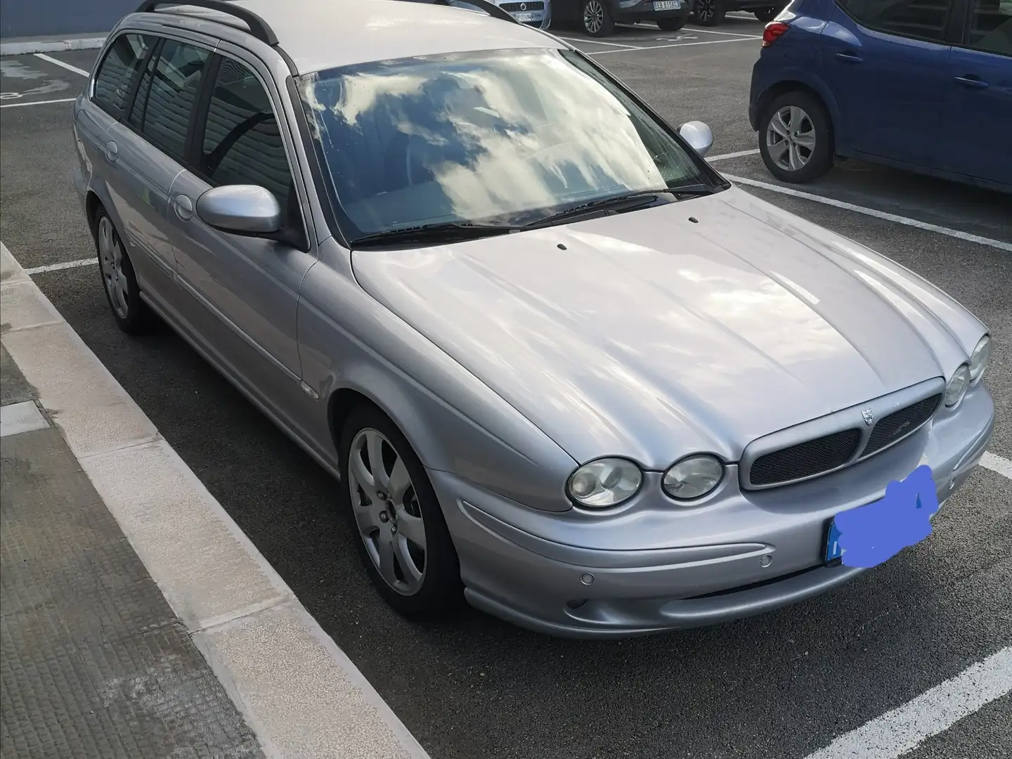 Jaguar X-Type Wagon 3.0 V6 Executive Gümüş rengi - 1