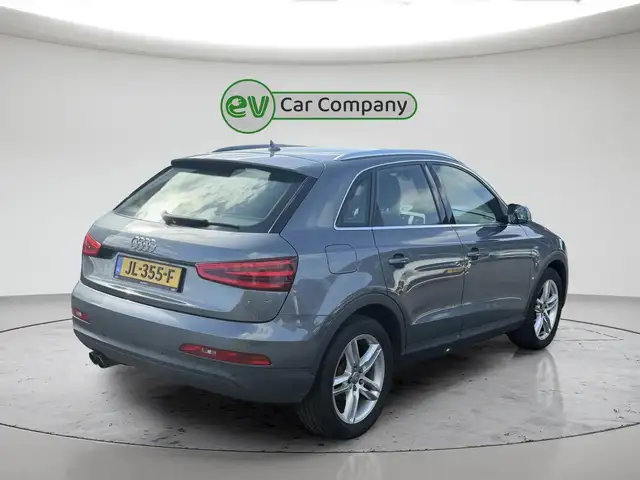 Audi Q3 view 4