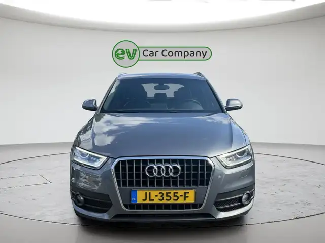 Audi Q3 view 8