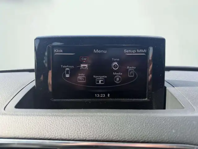 Audi Q3 view 15