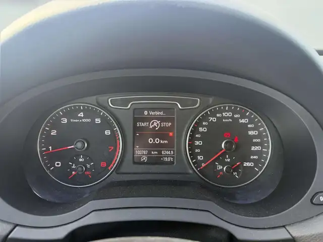 Audi Q3 view 14