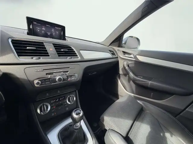 Audi Q3 view 12