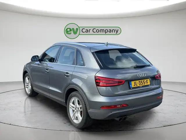 Audi Q3 view 3
