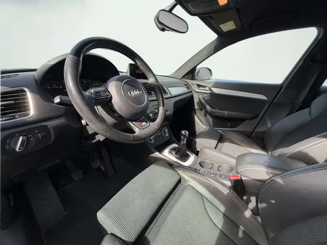 Audi Q3 view 5