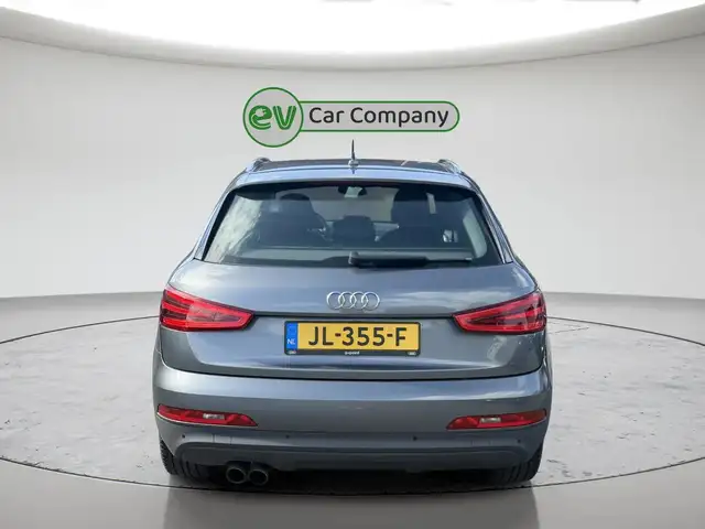 Audi Q3 view 9