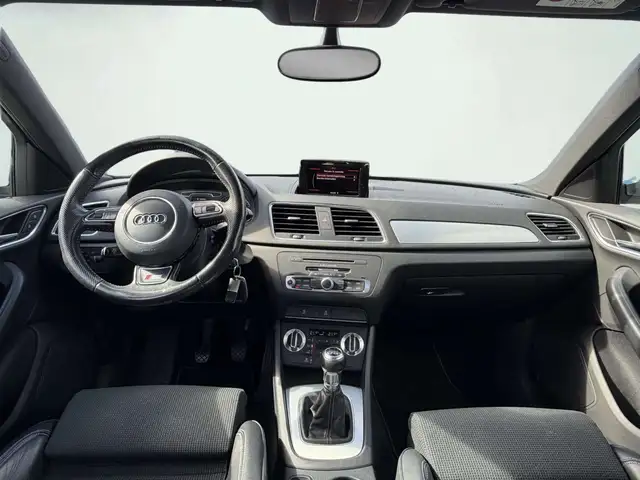 Audi Q3 view 6