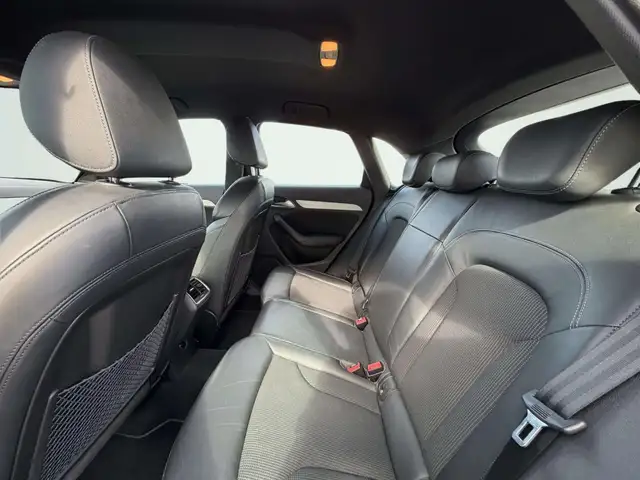 Audi Q3 view 11