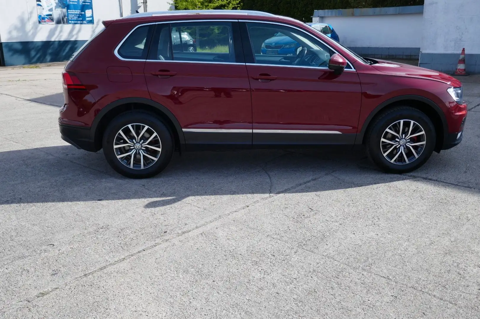 Volkswagen Tiguan 2.0TDI 4Motion LED/Navi/AHK/SHZ/PDC Rot - 2