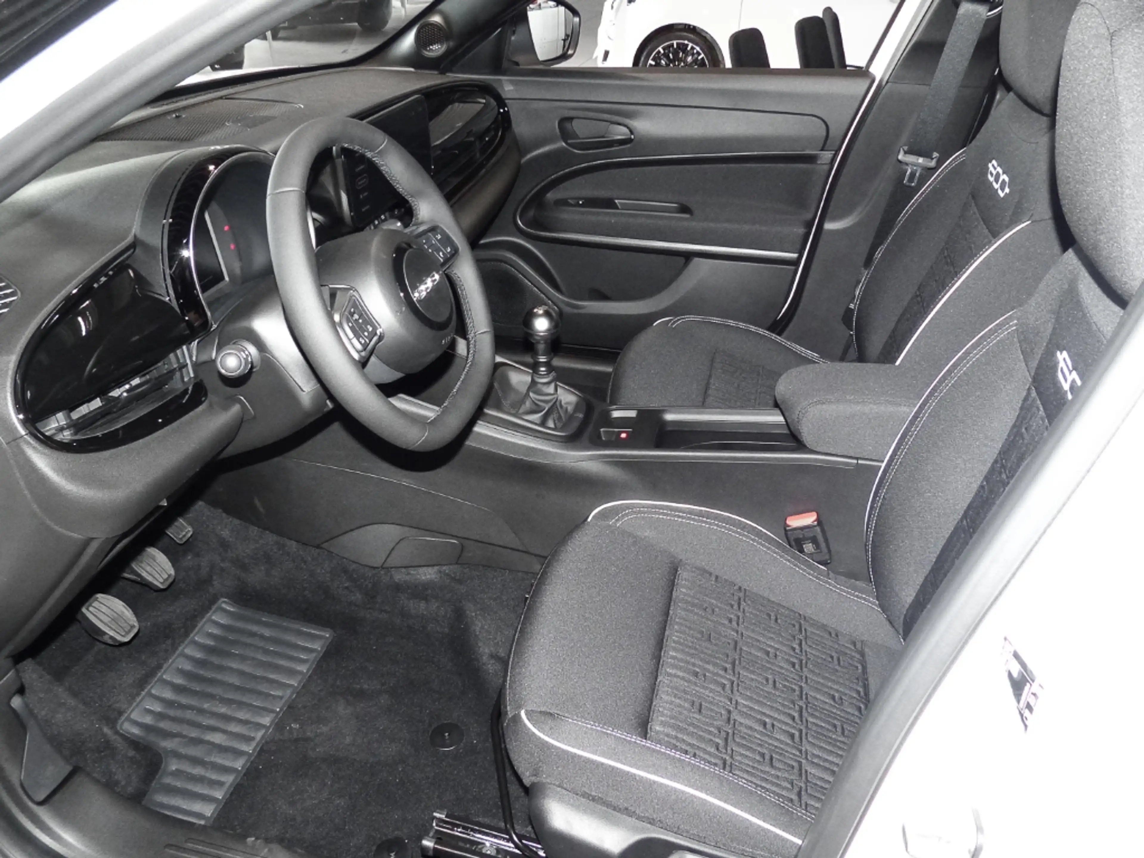 Fiat 600 Street Edition Soundsystem LED Dyn. Kurvenlicht Ap — photo 11