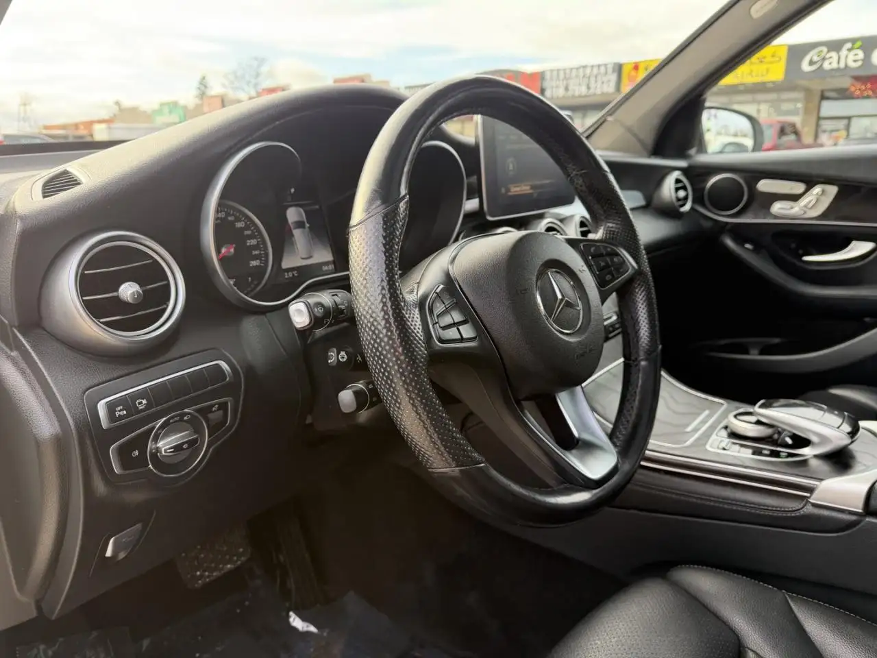 Mercedes-Benz GLC снимка Mercedes-Benz GLC