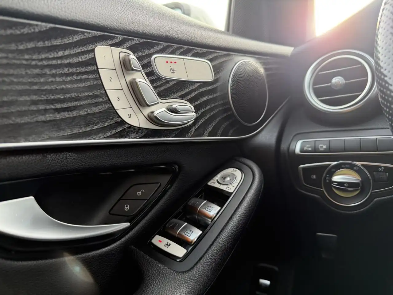 Mercedes-Benz GLC снимка Mercedes-Benz GLC