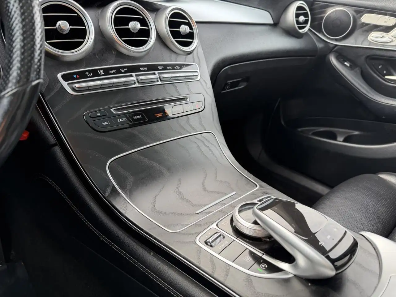 Mercedes-Benz GLC снимка Mercedes-Benz GLC