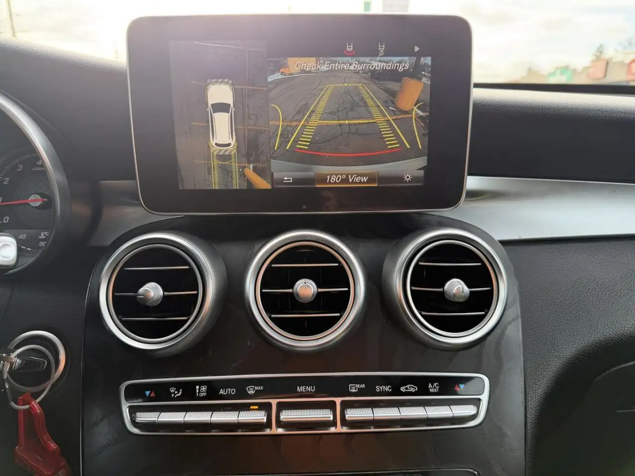 Mercedes-Benz GLC снимка Mercedes-Benz GLC