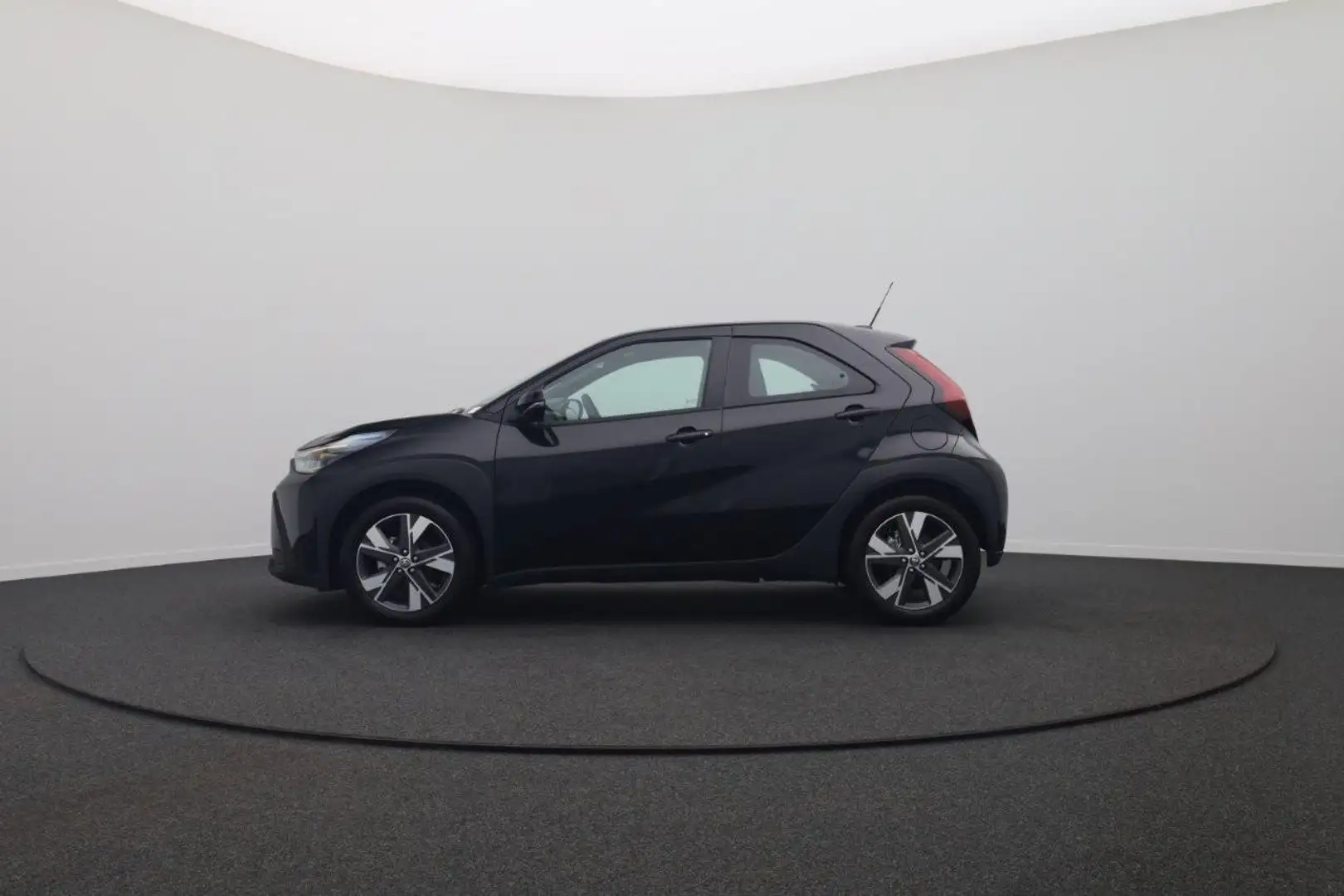 Toyota Aygo X Pure 1.5 Hybrid 116PS Automatik Sitzheizung Kli... Schwarz - 2