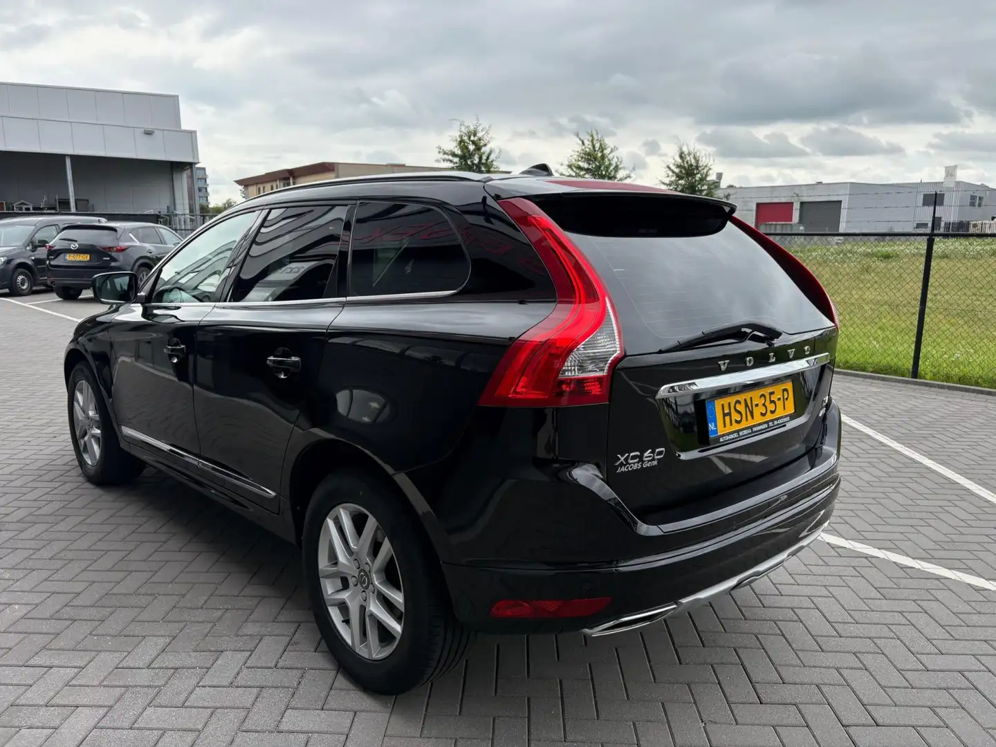 Volvo XC60 2.4 D4 Summum AWD leder trekhaak navi winterpakket Noir - 2