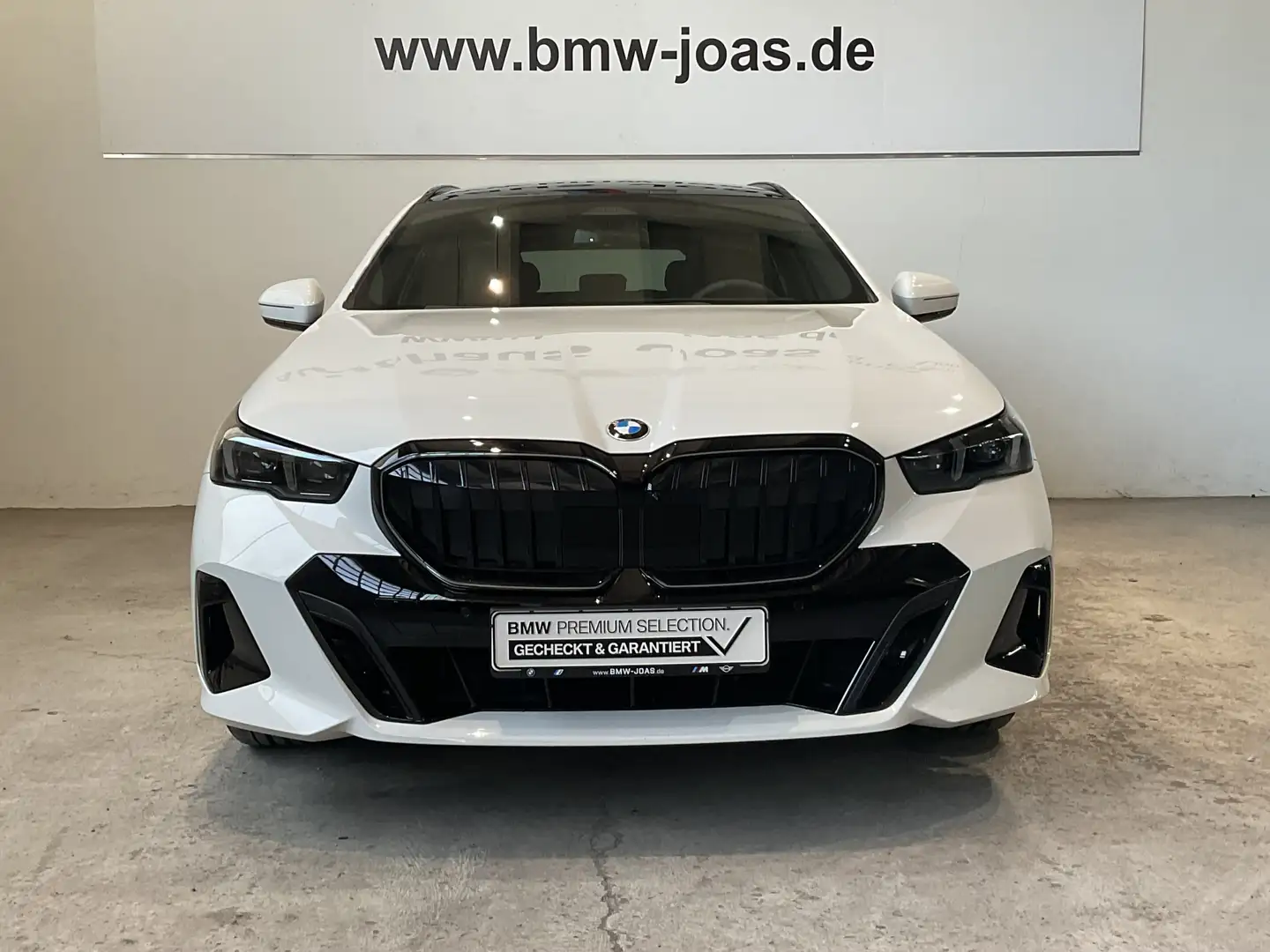 BMW 520 d xDrive M Sportpaket pro, Panorama-Glasdach, akti Weiß - 2