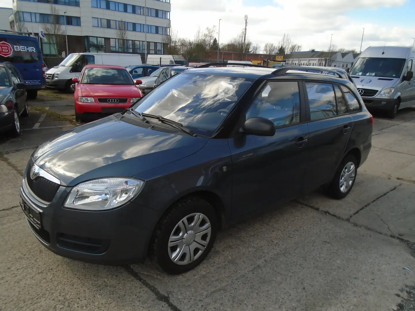 Skoda Fabia Fabia II Combi 1.2 HTP Combi Grau - 2