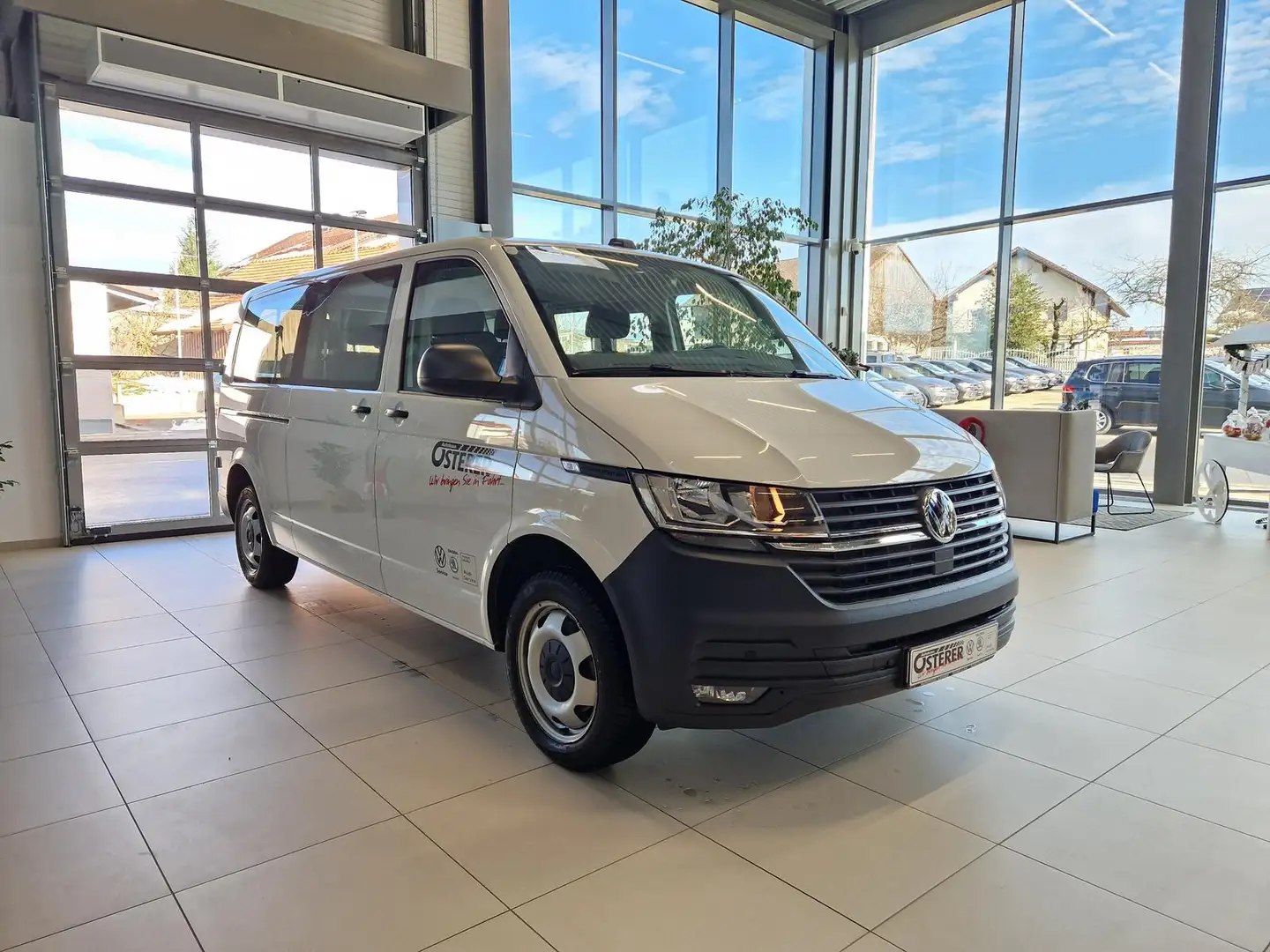 Volkswagen T6.1 Kombi 2.0 TDI Lang-9 Sitzer-AHK-Rückfahrkamera-Klima-Par Weiß - 2