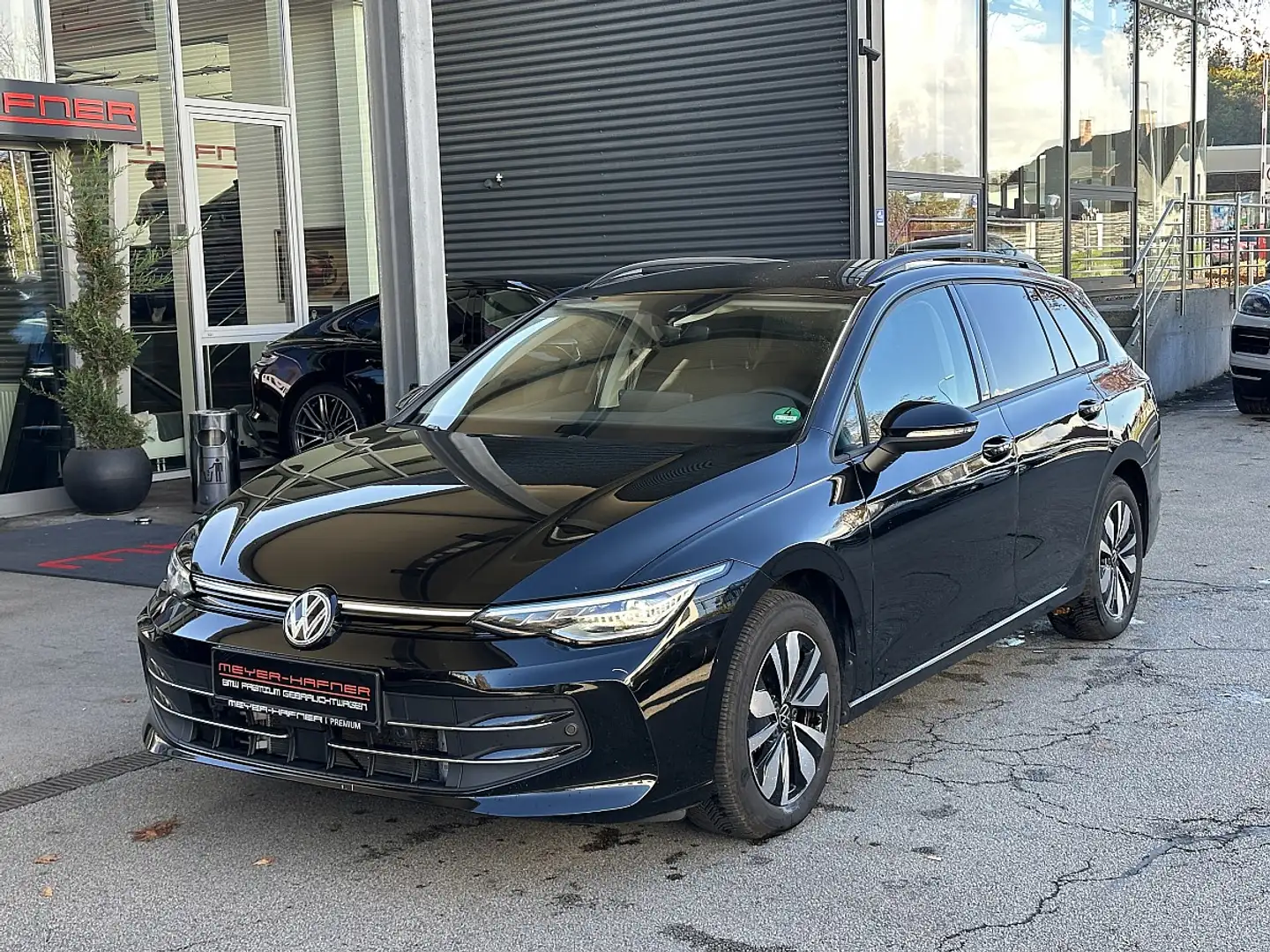 Volkswagen Golf Variant 1,5 TSI ACT Life Rückfahrkamera, ACC, AHK, Noir - 1