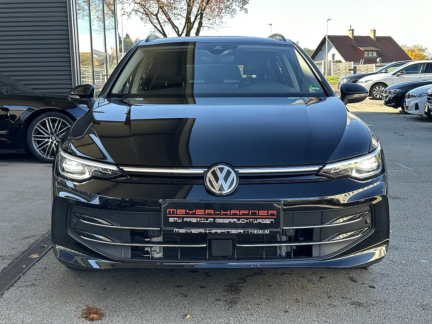 Volkswagen Golf Variant 1,5 TSI ACT Life Rückfahrkamera, ACC, AHK, Schwarz - 2