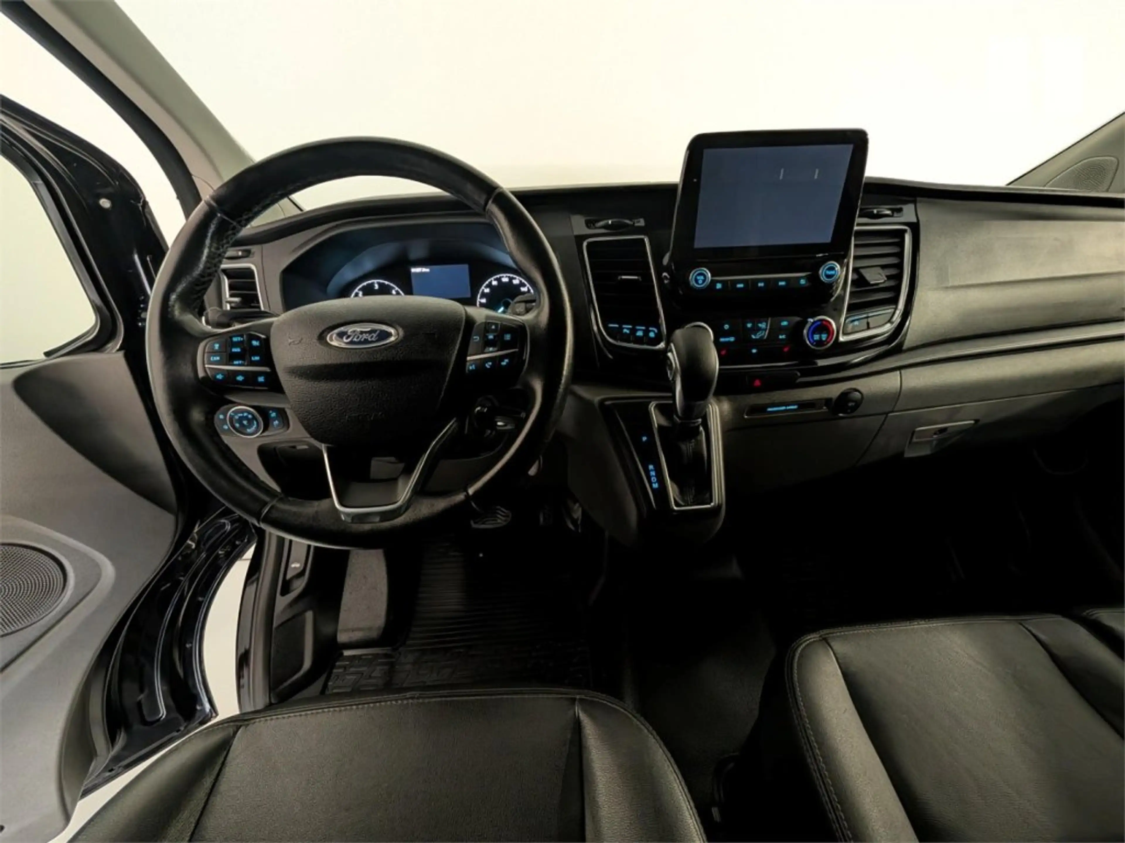 Ford E-Transit Transit Custom Sport — photo 13